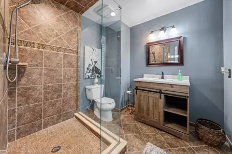 Bath - 50492 Alden, Macomb, MI 48044 photo 1 of 3