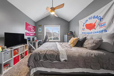 Bedroom - 50492 Alden, Macomb, MI 48044 photo 4 of 6