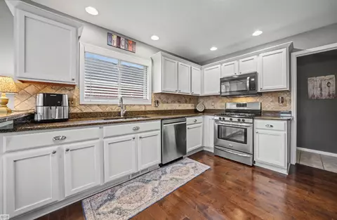 Kitchen - 50492 Alden, Macomb, MI 48044 photo 2 of 4