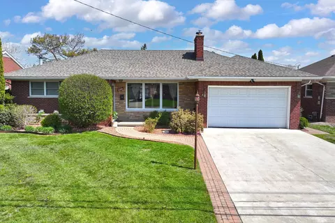 22435 Lakecrest, Saint Clair Shores, MI 48081