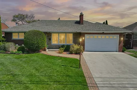 22435 Lakecrest, Saint Clair Shores, MI 48081