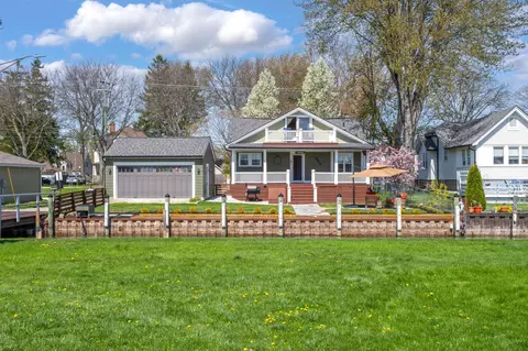 Exterior - 1806 Saint Clair Riv, Algonac, MI 48001 photo 5 of 15