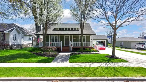 1806 Saint Clair Riv, Algonac, MI 48001