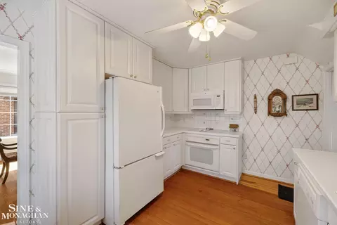 Kitchen - 449 Allard, Grosse Pointe Farms, MI 48236 photo 2 of 4