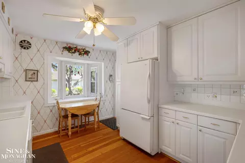Kitchen - 449 Allard, Grosse Pointe Farms, MI 48236 photo 3 of 4