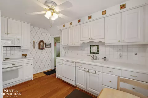 Kitchen - 449 Allard, Grosse Pointe Farms, MI 48236 photo 1 of 4