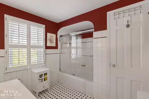 Bath - 449 Allard, Grosse Pointe Farms, MI 48236 photo 2 of 3