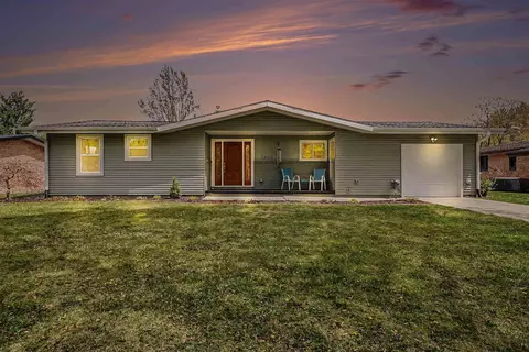 5806 Highland, Midland, MI 48640