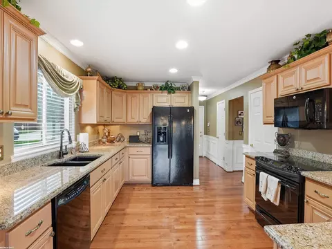 Kitchen - 6181 Pond, Washington, MI 48094 photo 3 of 6