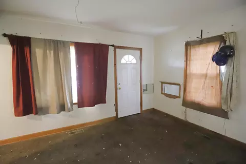 Living - 2807 Camden, Flint, MI 48507 photo 2 of 3