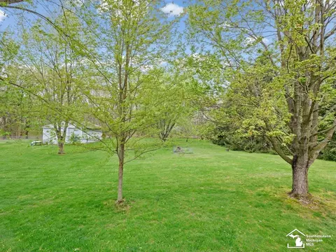 Exterior - 2760 Spring Hl, Howell, MI 48843 photo 6 of 13