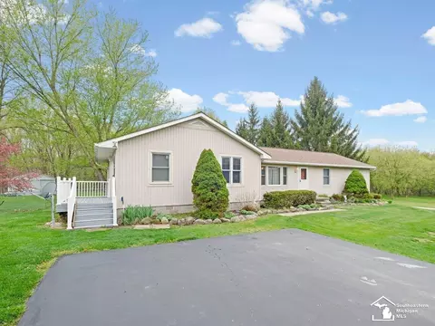 Exterior - 2760 Spring Hl, Howell, MI 48843 photo 3 of 13