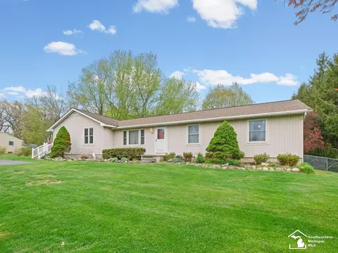 Exterior - 2760 Spring Hl, Howell, MI 48843 photo 2 of 13