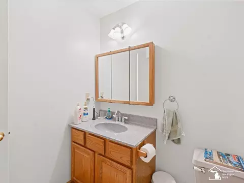 Bath - 2760 Spring Hl, Howell, MI 48843 photo 3 of 5