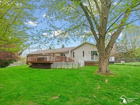 Exterior - 2760 Spring Hl, Howell, MI 48843 photo 12 of 13