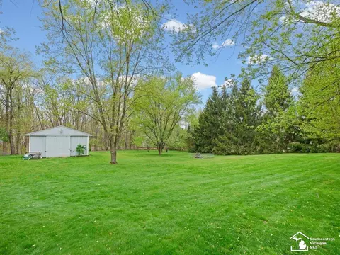 Exterior - 2760 Spring Hl, Howell, MI 48843 photo 13 of 13