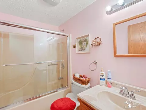 Bath - 2760 Spring Hl, Howell, MI 48843 photo 1 of 5