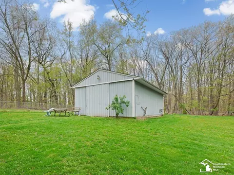 Exterior - 2760 Spring Hl, Howell, MI 48843 photo 8 of 13