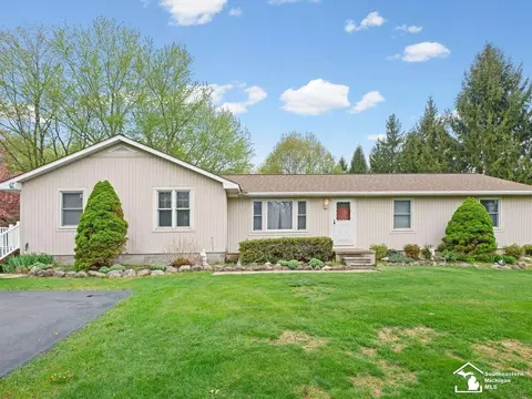 2760 Spring Hl, Howell, MI 48843