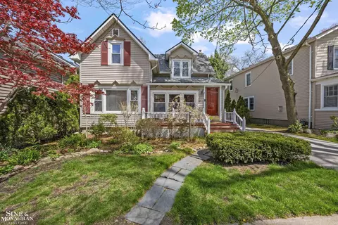 190 Lakeview, Grosse Pointe Farms, MI 48236