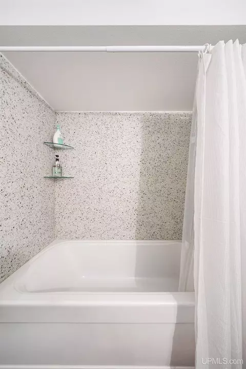 Bath - 1035 E, Iron Mountain, MI 49801 photo 12 of 17