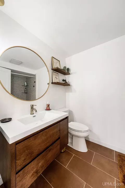 Bath - 1035 E, Iron Mountain, MI 49801 photo 11 of 17