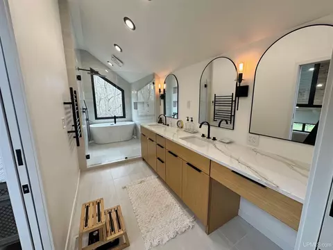 Bath - 1035 E, Iron Mountain, MI 49801 photo 1 of 17