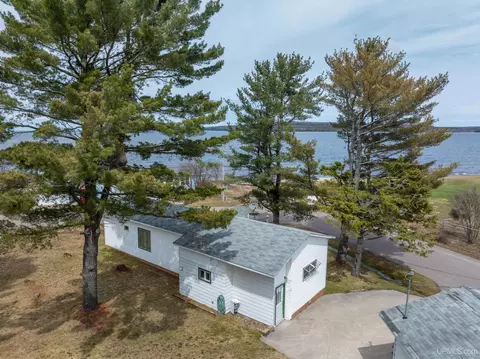 n7799 Bayberry Road, Munising, MI 49862