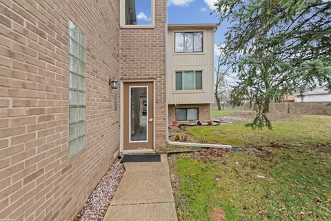 42375 Lochmoor, Clinton Township, MI 48038