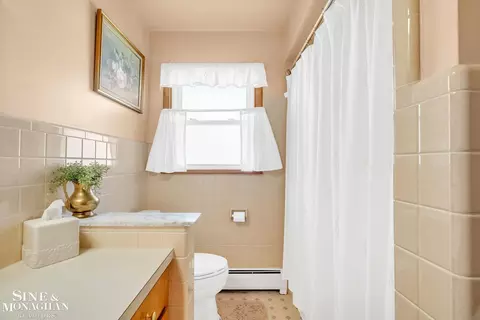 Bath - 718 N Ninth, Saint Clair, MI 48079 photo 3 of 3