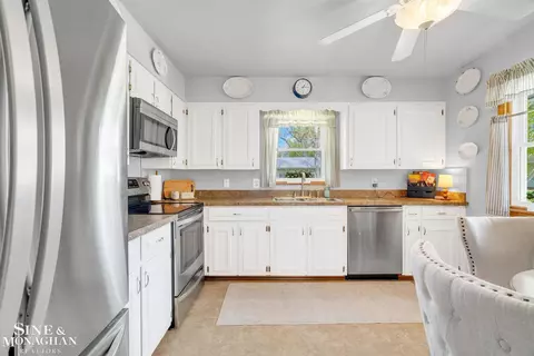 Kitchen - 718 N Ninth, Saint Clair, MI 48079 photo 4 of 7