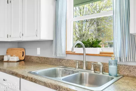 Kitchen - 718 N Ninth, Saint Clair, MI 48079 photo 6 of 7