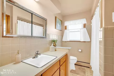 Bath - 718 N Ninth, Saint Clair, MI 48079 photo 2 of 3