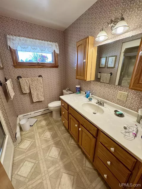 Bath - 717 White, Ishpeming, MI 49849 photo 2 of 5