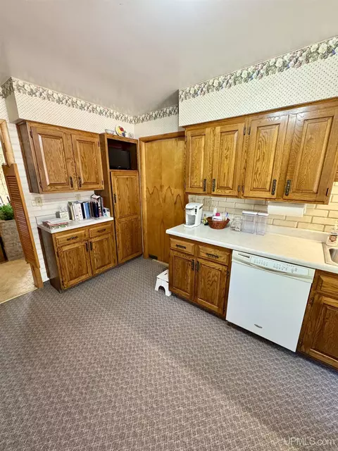 Kitchen - 717 White, Ishpeming, MI 49849 photo 4 of 5