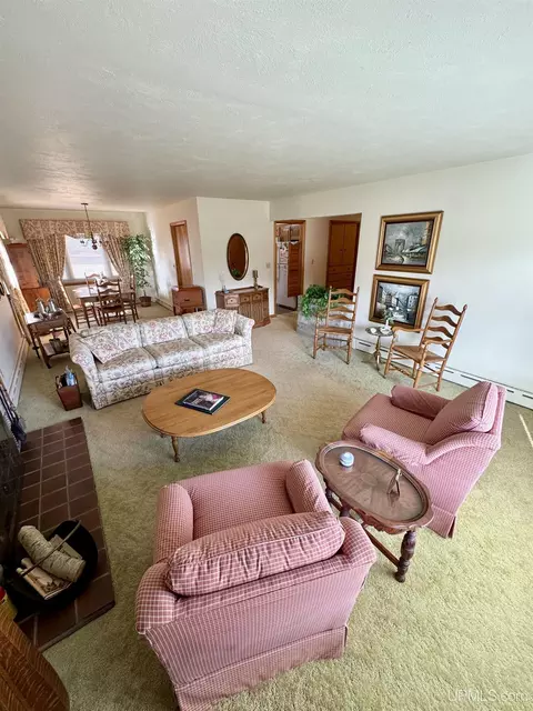 Living - 717 White, Ishpeming, MI 49849 photo 3 of 5
