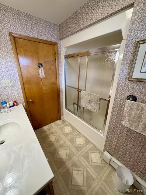 Bath - 717 White, Ishpeming, MI 49849 photo 3 of 5