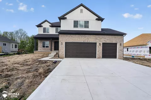 8100 Peninsula, Grand Blanc, MI 48439