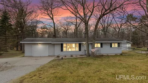 7327 S Lake Bluff 05, Gladstone, MI 49837