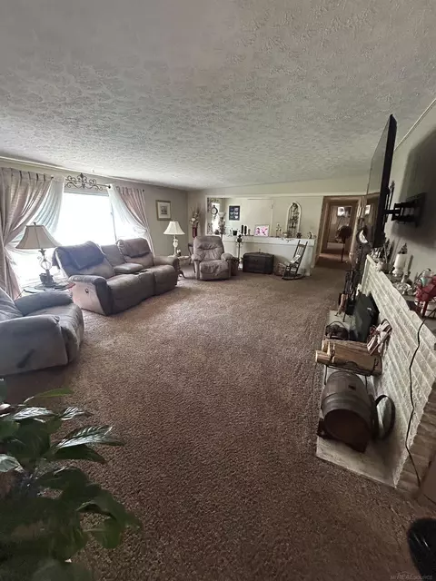 Living - 830 Third, Pinconning, MI 48650 photo 3 of 4