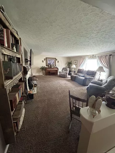 Living - 830 Third, Pinconning, MI 48650 photo 2 of 4