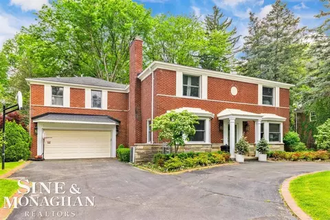 565 Lochmoor, Grosse Pointe Woods, MI 48236