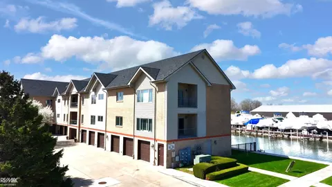 32172 N River Rd #17, Harrison Township, MI 48045
