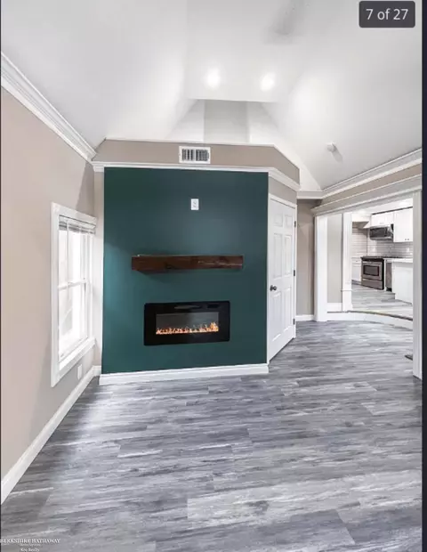 Entry Way - 8635 Continental, Warren, MI 48089 photo 2 of 4
