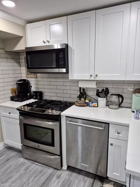 Kitchen - 8635 Continental, Warren, MI 48089 photo 2 of 2