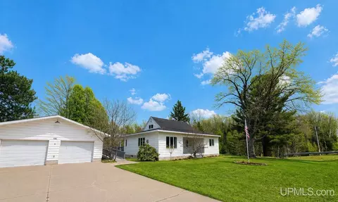 481 Cherry Crk, Marquette, MI 49855