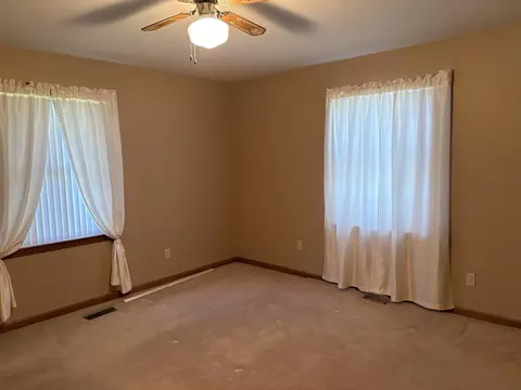 Bedroom - 8568 Tim Tam Trl, Flushing, MI 48433 photo 1 of 5