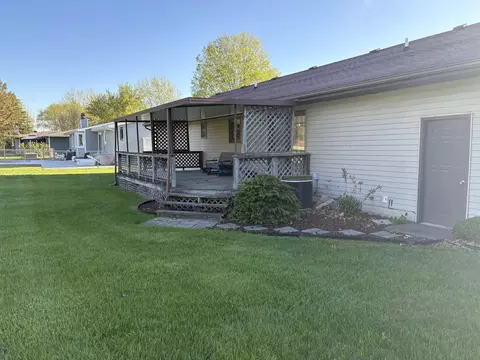 Exterior - 8568 Tim Tam Trl, Flushing, MI 48433 photo 4 of 6