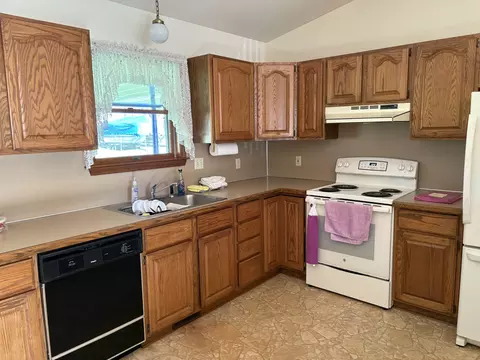 Kitchen - 8568 Tim Tam Trl, Flushing, MI 48433 photo 2 of 3