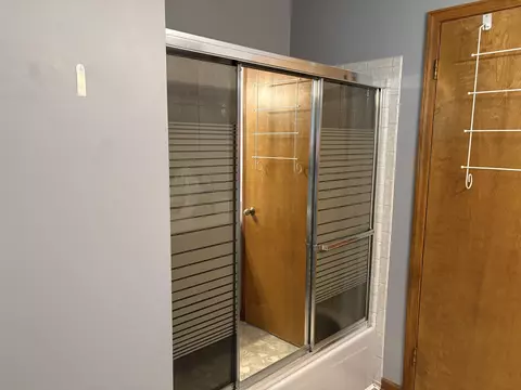 Bath - 8568 Tim Tam Trl, Flushing, MI 48433 photo 3 of 5